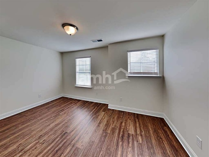 Building Photo - 50 Pointe Dr