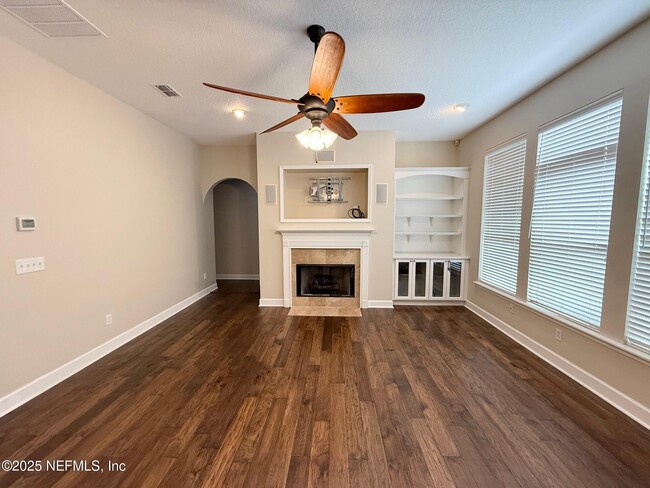 Building Photo - 7860 Turnstone Cir E