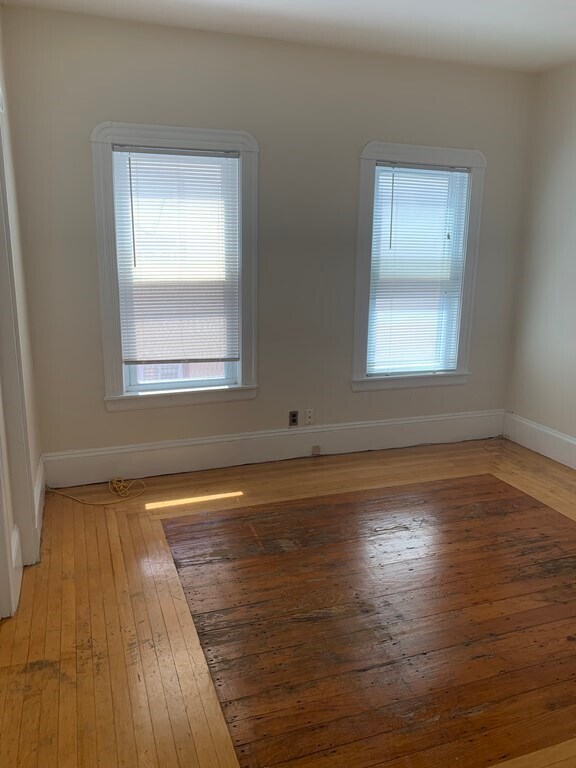 Building Photo - 19 Charnwood Rd