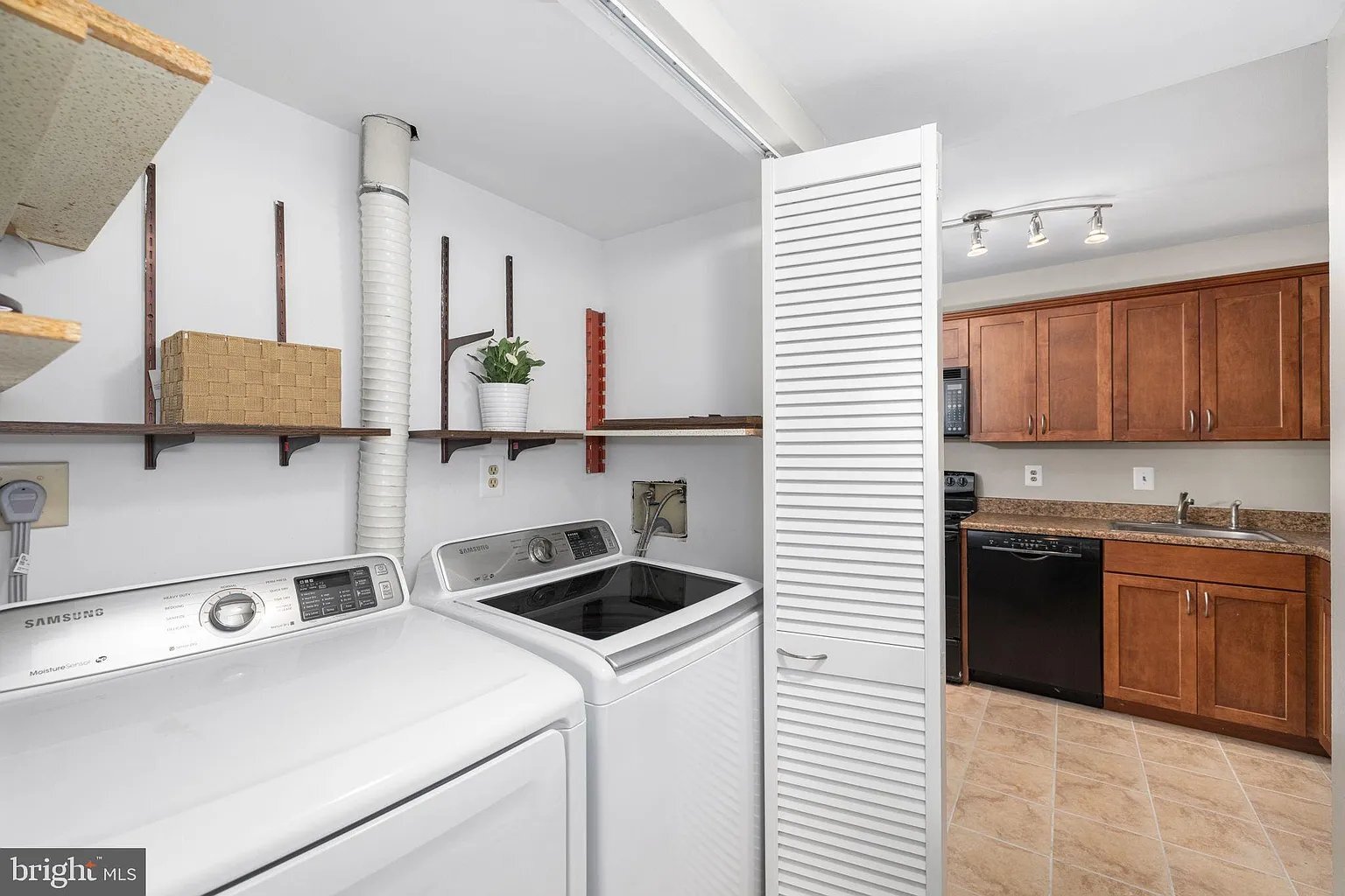 Building Photo - 10673 Spring Oak Ct