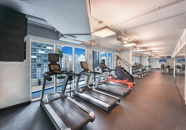 Building Photo - 1300 Brickell Bay Dr