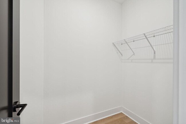 Building Photo - 1419 W Grange Ave