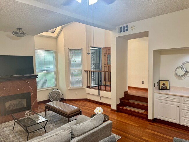 Building Photo - 2 Bedroom, 2 Bath Condo
