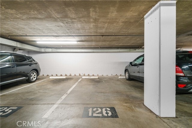 Building Photo - 10982 Roebling Ave