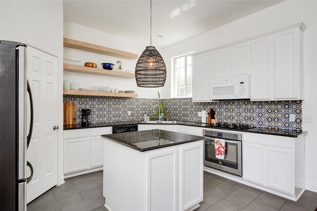 Building Photo - 1802 Village Oak Ct