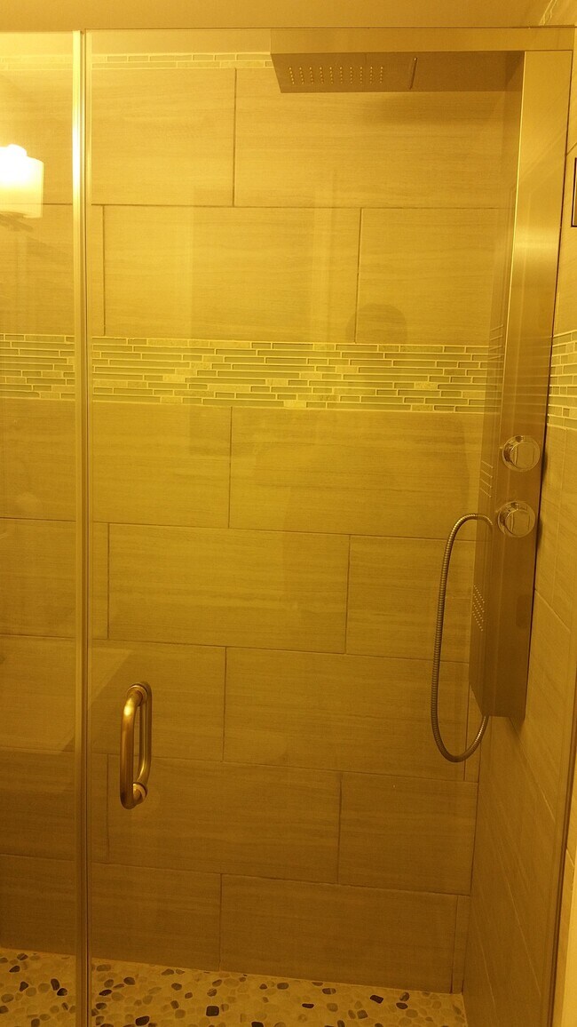 Spa Shower - 1641 Irving St NW