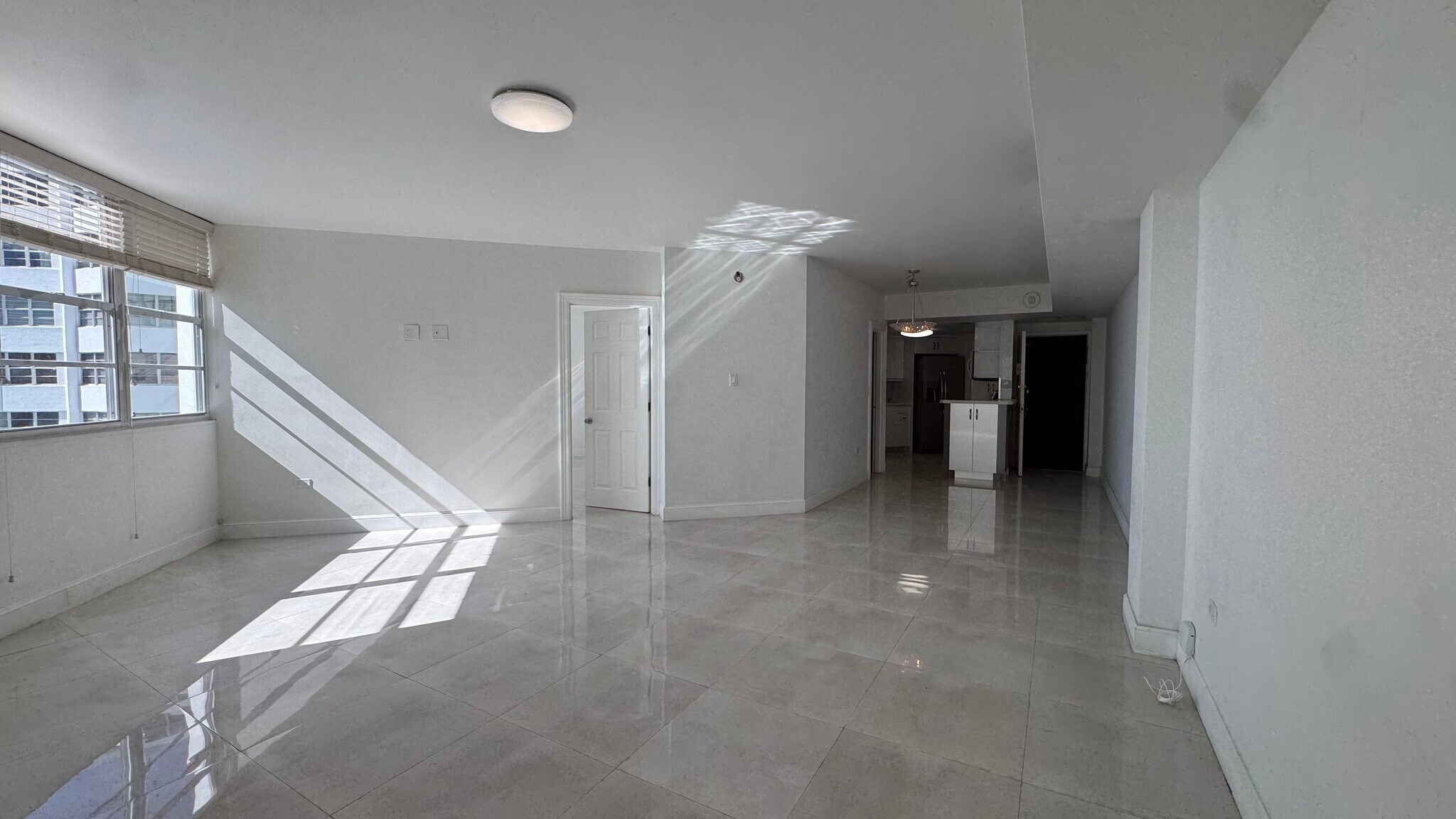 Building Photo - 825 Brickell Bay Dr