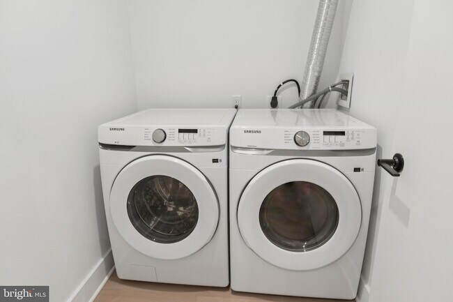 Building Photo - 30 W Allens Ln