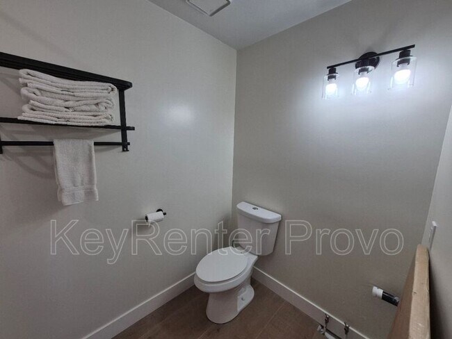 Building Photo - 75 S Astor Ln