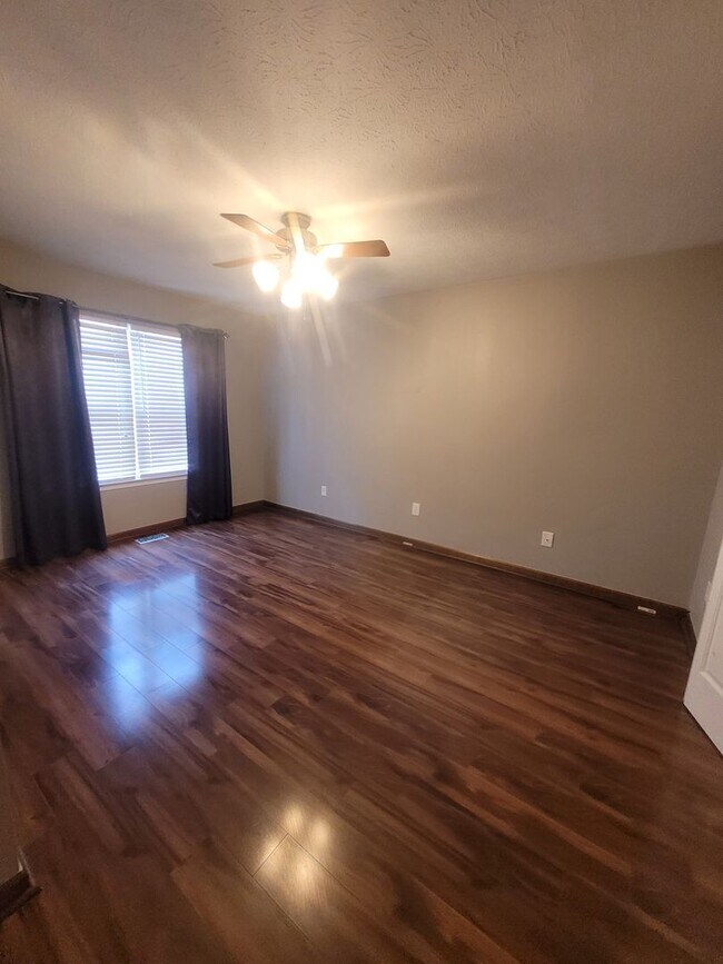 Building Photo - 244 Vicky Ct