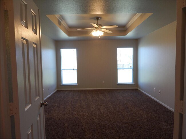 Building Photo - 601 Cattail Cir