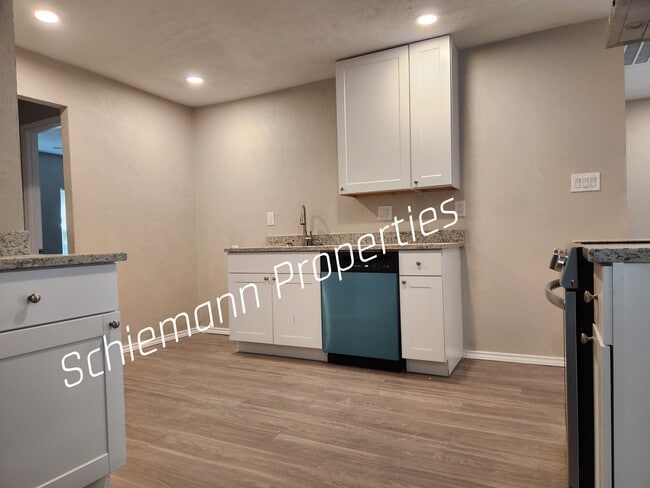 Building Photo - 202 N Getzendaner St