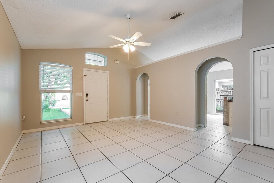 Building Photo - 160 Gleason Cove