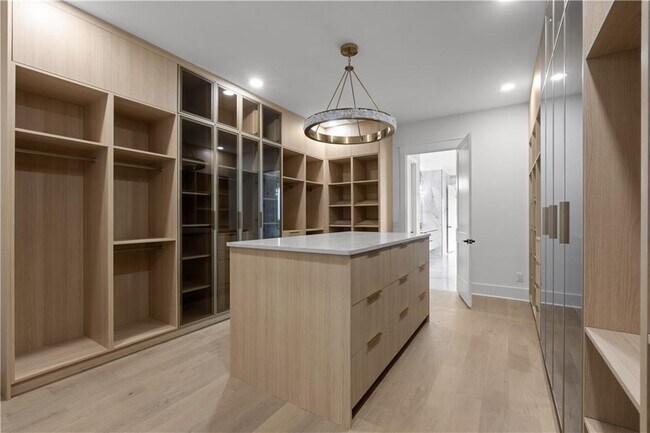 Building Photo - 407 Buford