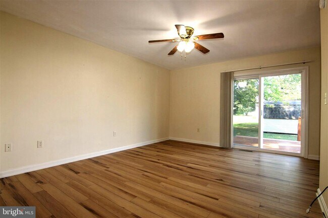 Building Photo - 115 E Sewell St