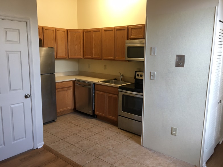 Building Photo - 15 E Read St