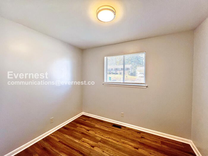 Building Photo - 5 Laurice Cir