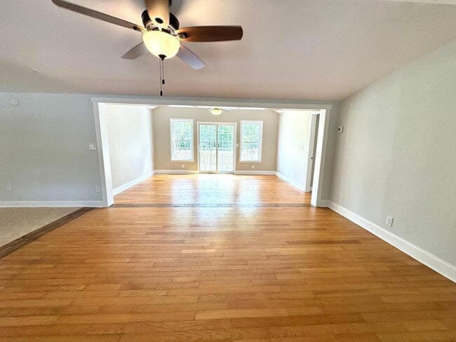 Building Photo - A must see country home 15 minutes to the ...
