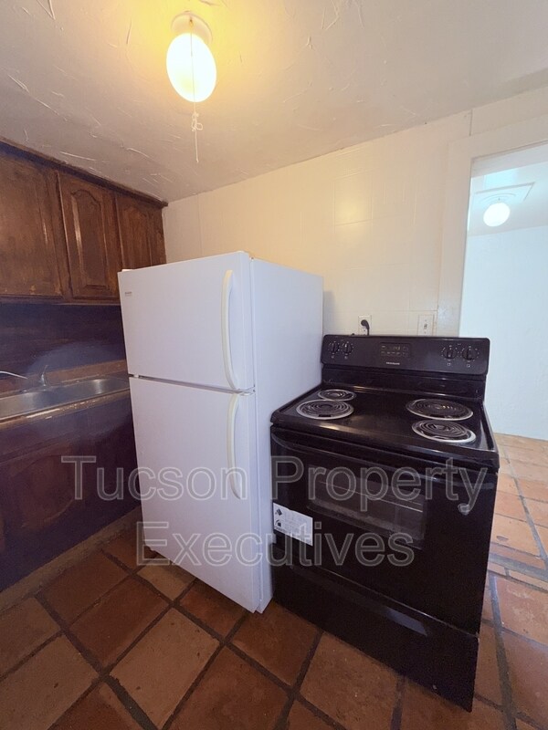 Building Photo - 132 E Jacinto St