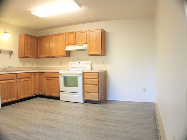 Building Photo - Large 2 bedroom 1 bathroom in the heart of...