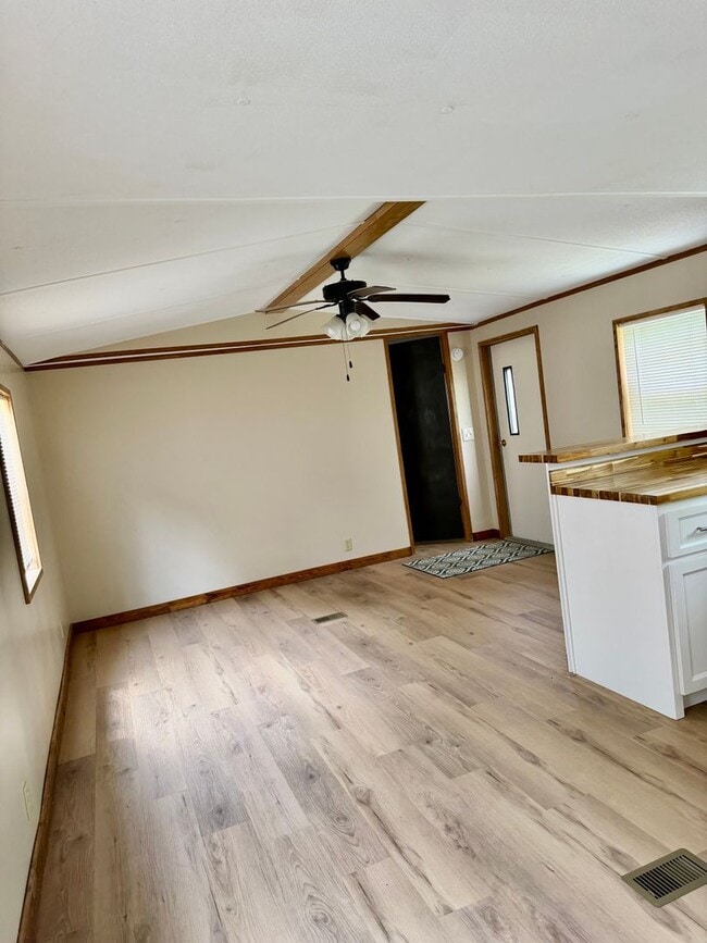 Building Photo - 2 Bed/1 Bath Mobile Home