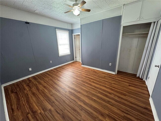 Building Photo - 219 2nd St