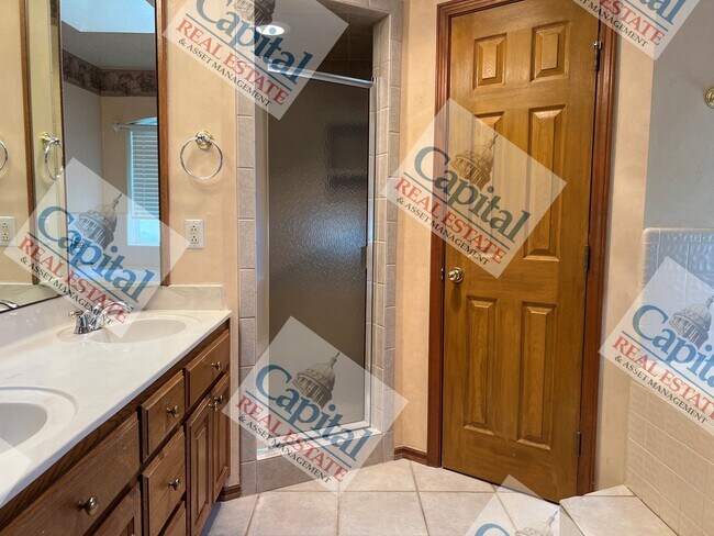 Building Photo - Beautiful 3 Bedroom W/ Move In Special