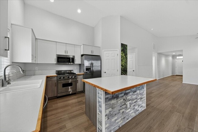 Building Photo - 878 W Jasper St