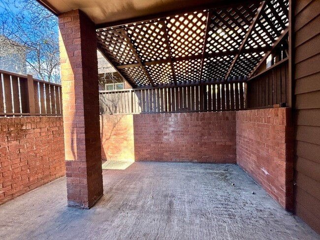 Building Photo - SHORT TERM RENTAL! 3Br/2Ba Condo in the Heart of Boulder