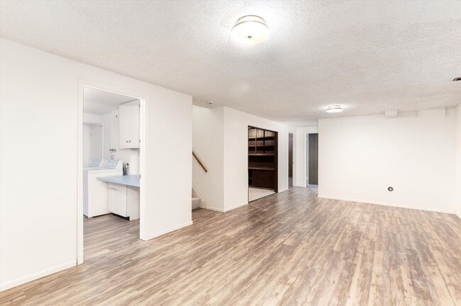 Building Photo - Vintage 5 bed Home in Green Mountain Estat...