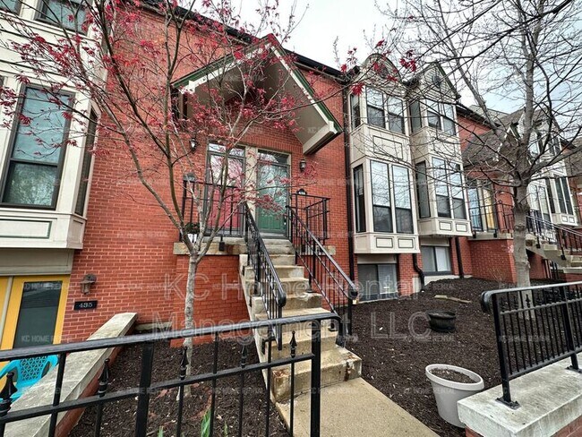 Building Photo - 439 W 10th street