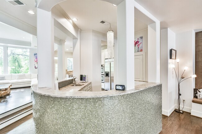 Building Photo - 4736 Post Oak Timber Dr