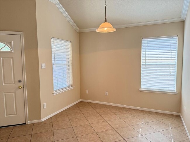 Building Photo - 10623 Saratoga Square