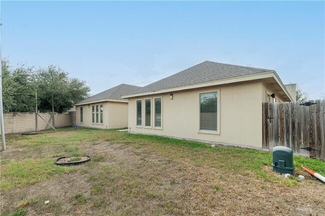 Building Photo - 19 Upas Dr