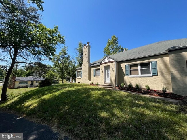 Building Photo - 5100 Suitland Rd