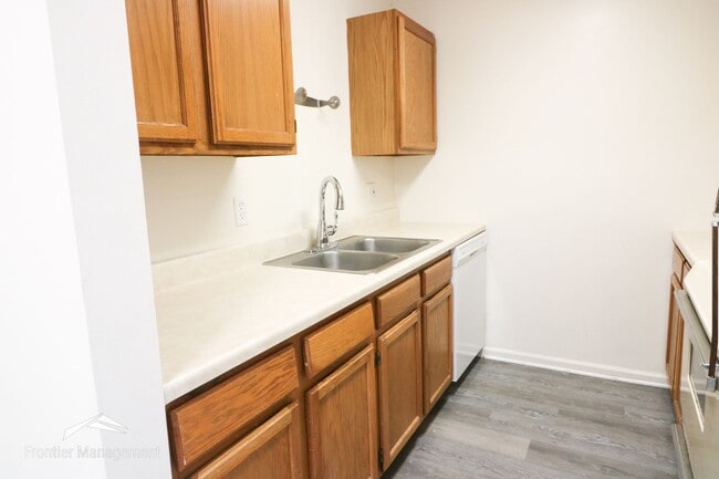 Building Photo - 1852 Anderson Ave