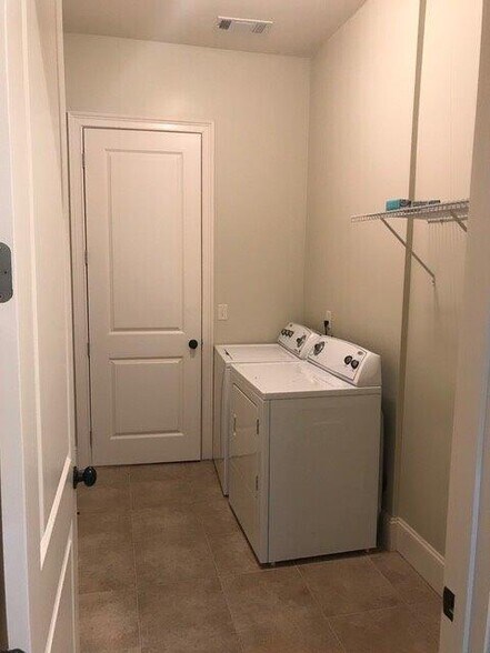 Building Photo - 1100 Augusta Dr