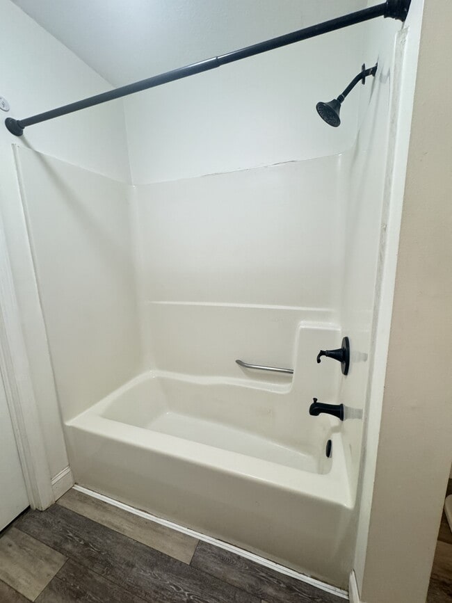 Building Photo - 1003 Parkside Dr