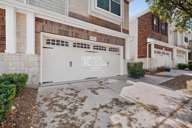 Building Photo - Modern Plano Townhome in Frisco ISD Available for Rent