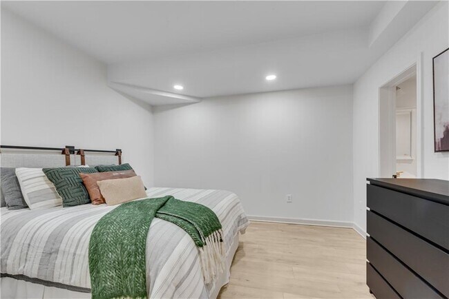 Building Photo - 4669 Ashford Club Dr