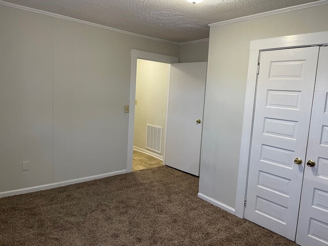Building Photo - 1603