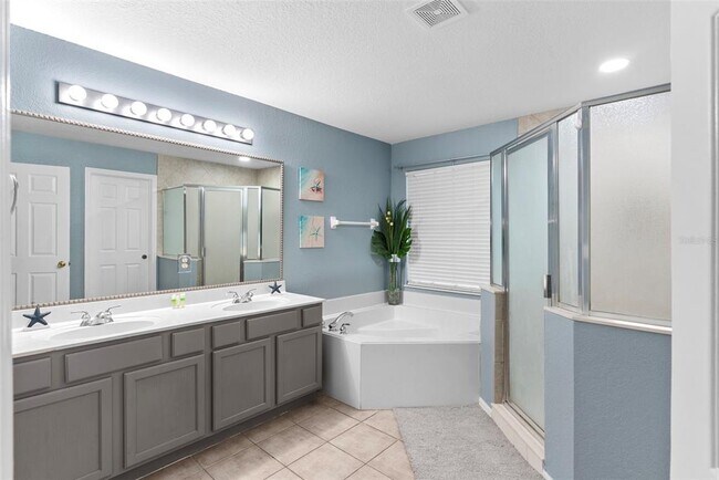 Building Photo - 215 Gleneagles Dr