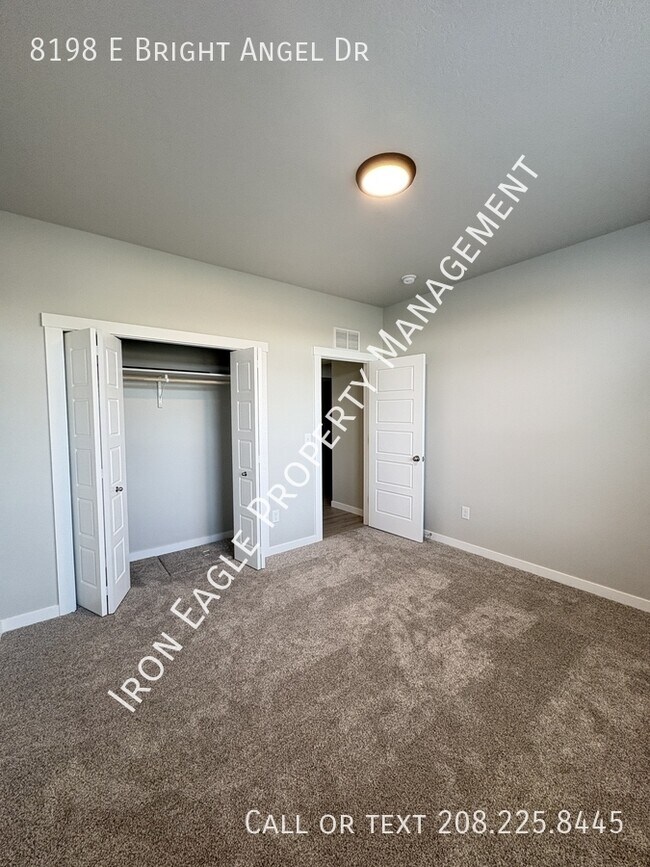 Building Photo - 8198 E Bright Angel Dr