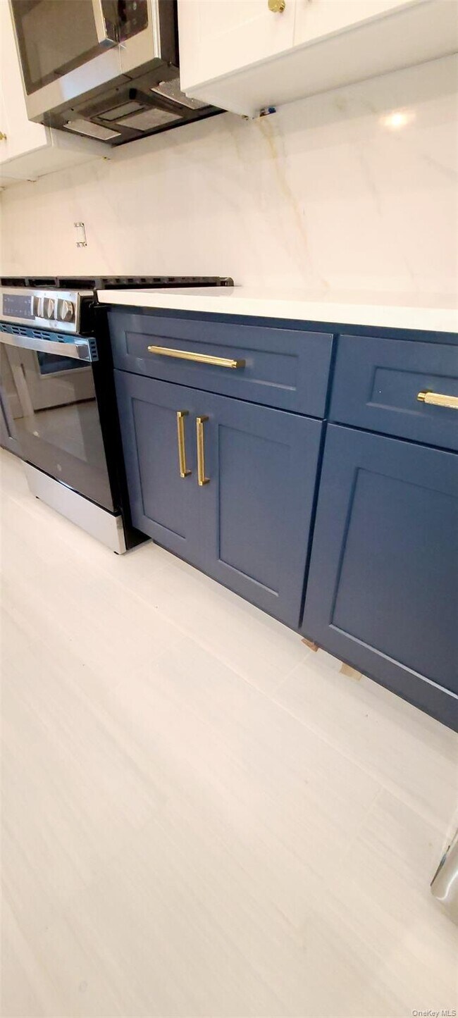 Building Photo - 88-37 62nd Dr