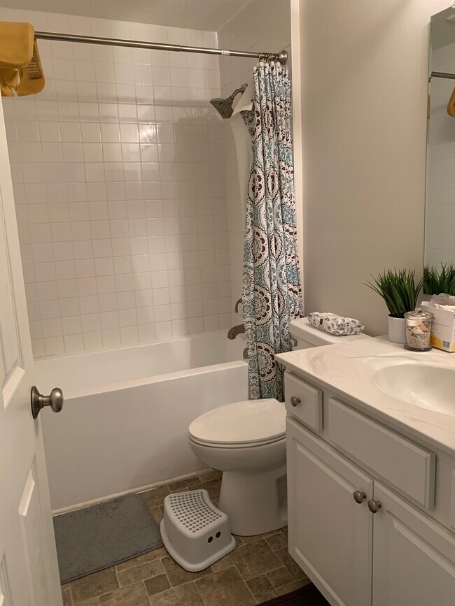 Building Photo - 2303 Vicente Ct