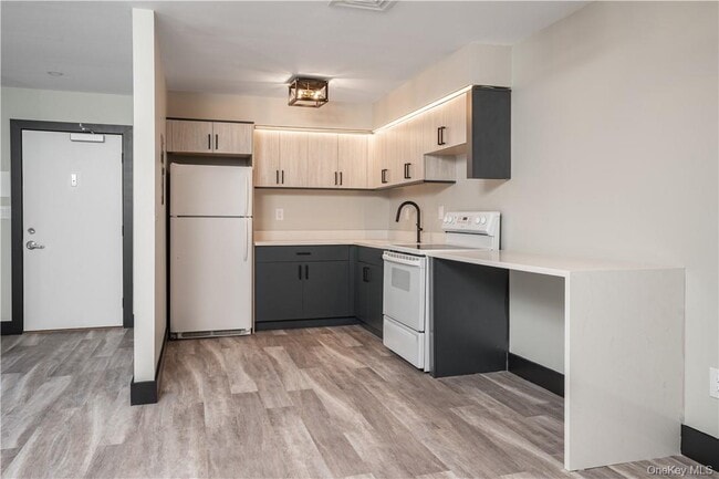 Building Photo - 8-12 South Blvd