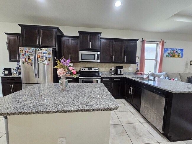 Building Photo - Beautiful 3-Bedroom + Flex Space in gated ...