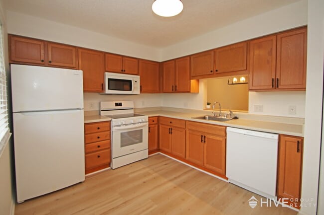 Building Photo - Fully Remodeled 3-Bedroom Duplex – Steps f...