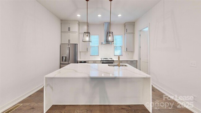 Building Photo - 4019 Plaza Row Ct