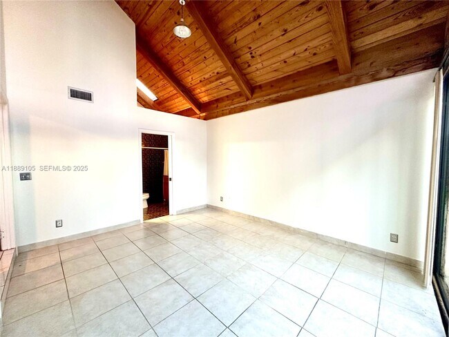 Building Photo - 497 N University Dr